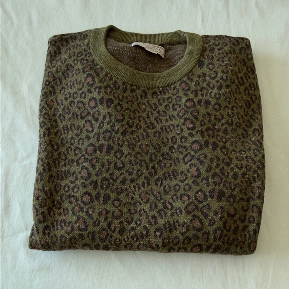 J. Crew Wallace & Barnes Men's Olive Leopard Print Crewneck Sweater